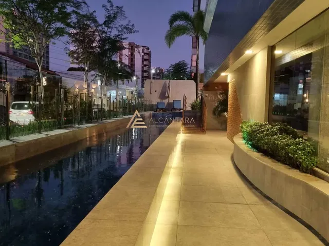 Imagem 2: Luxo e Conforto com 3 Suítes, Sendo 1 Master e Varanda Gourmet na Ponta Verde !!!