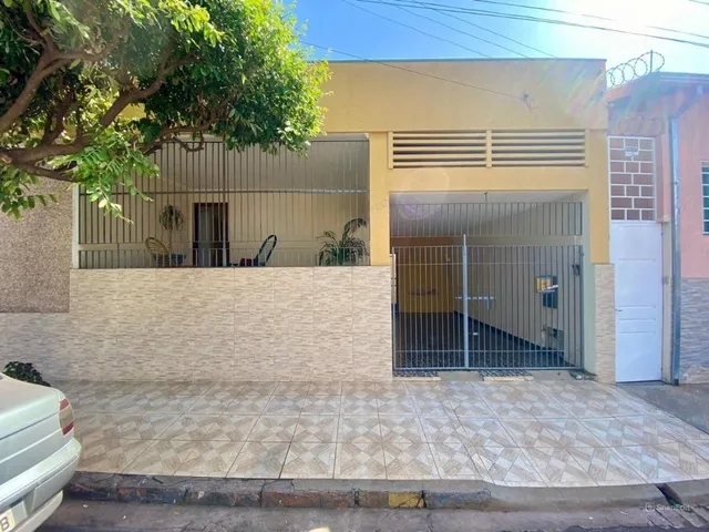 Imagem: Casa a Venda no Centro de Lins