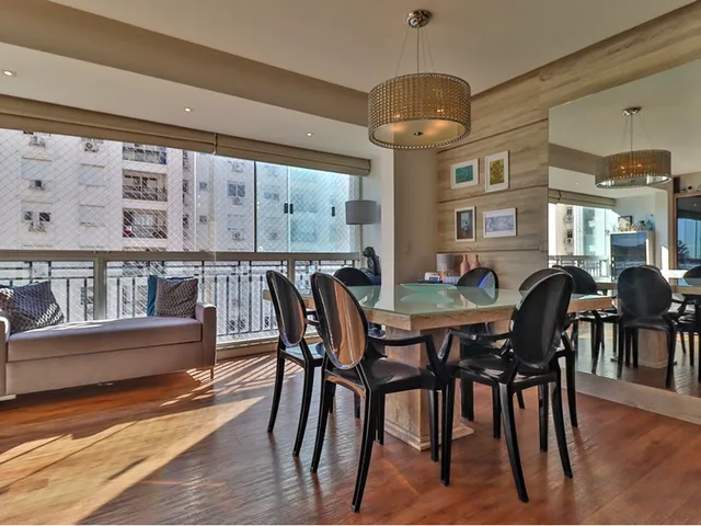 Imagem: O apartamento possui 3 Dormitórios, 1 Suíte, 4 Banheiros,