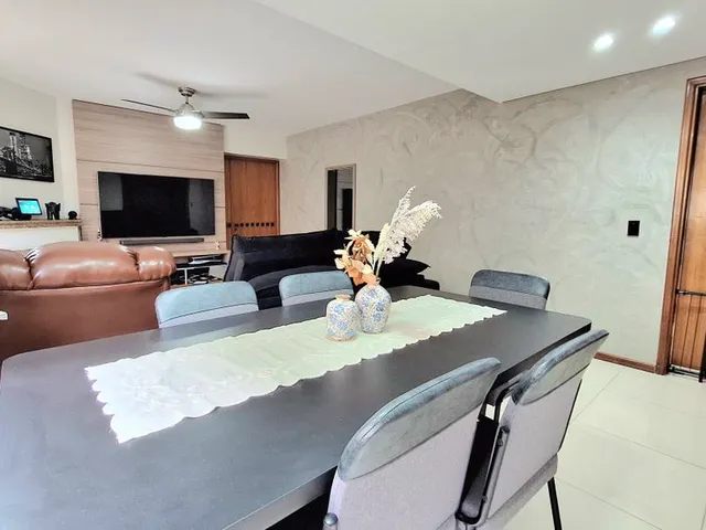 Imagem 3: Apartamento À Venda em Porto Alegre, Rio Branco, com 3 Quartos, 103M²