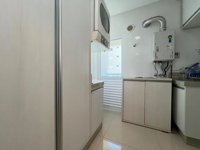 Imagem 8: Alto Padrão para Venda em Itapema, Meia Praia, 4 dormitórios, 4 suítes, 5 banheiros, 4