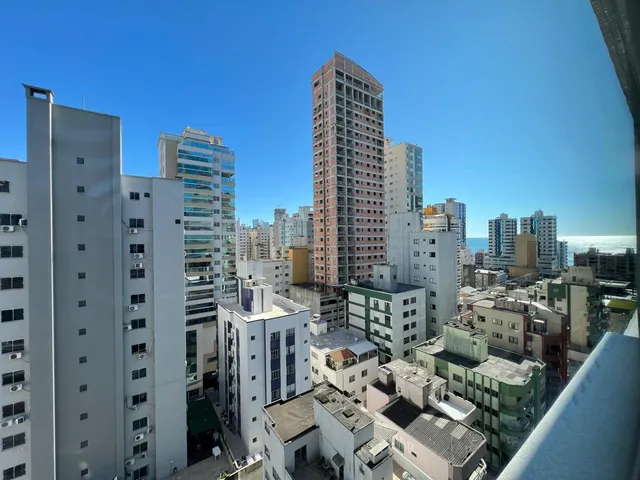 Imagem 9: Alto Padrão para Venda em Itapema, Meia Praia, 4 dormitórios, 4 suítes, 5 banheiros, 4