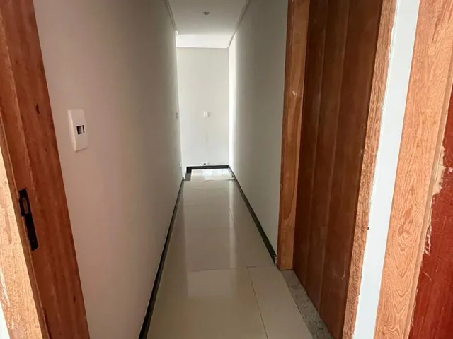 Imagem 8: Casa À Venda no Centro de Lauro de Freitas-Ba: Versatilidade e Conforto em Destaque!