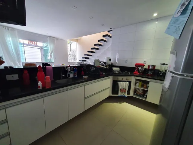 Imagem 4: Casa À Venda no Centro de Lauro de Freitas-Ba: Versatilidade e Conforto em Destaque!