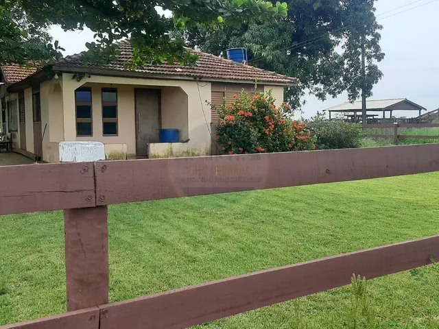 Imagem: A fazenda possui 3 Dormitórios, 1 Banheiro, 2 Vagas na