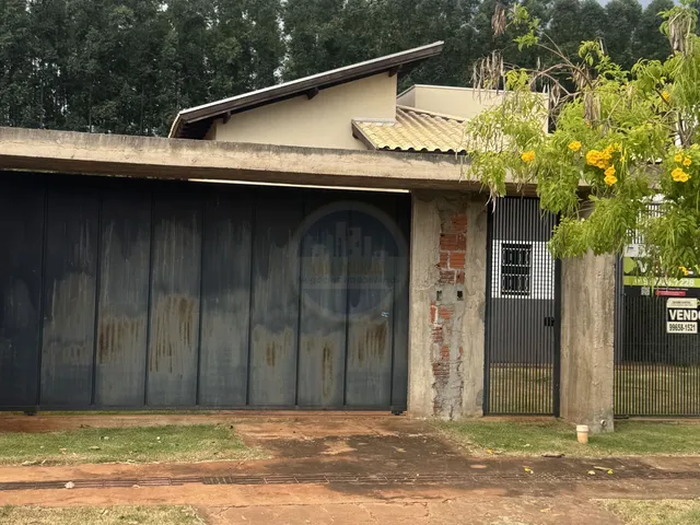 Imagem: A casa possui 2 Dormitórios, 1 Banheiro, 3 Vagas na