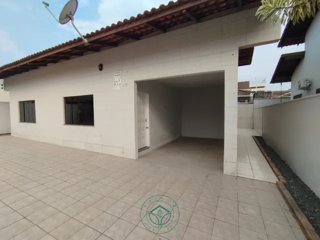 Imagem: Casa 3 Dormitórios - Centro - Balneário