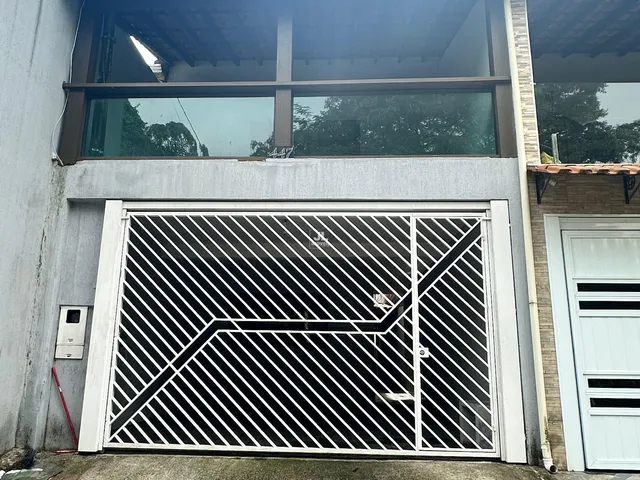 Imagem: A casa possui 2 Dormitórios, 1 Suíte, 3 Banheiros, 2