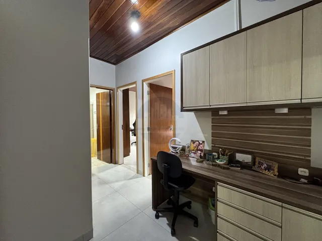 Imagem 6: Casa à venda, com 4 dormitórios, sendo 1 suíte e 2 banheiros