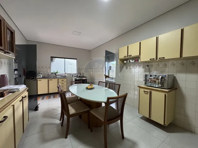 Imagem 12: Casa à venda, com 4 dormitórios, sendo 1 suíte e 2 banheiros