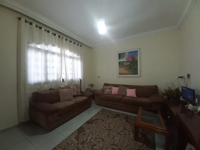 Imagem: A casa possui 3 Dormitórios, 1 Suíte, 3 Banheiros, 3