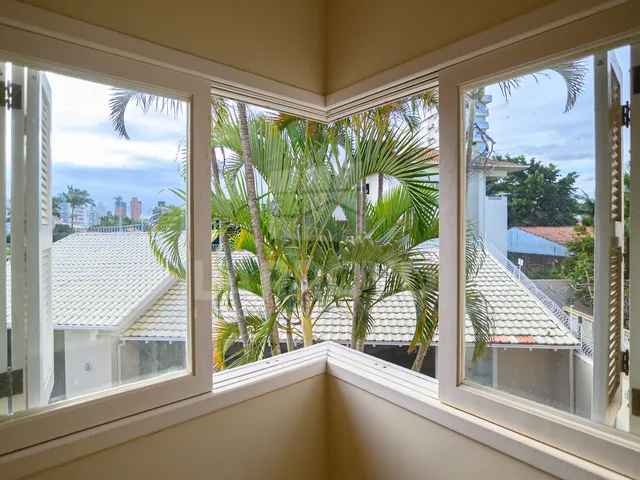Imagem 4: Casa com 4 dormitórios