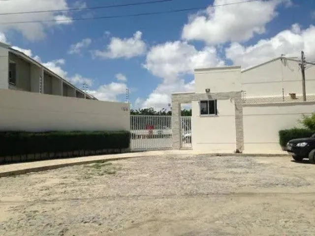 Imagem: A casa em condomínio possui 3 Dormitórios, 1 Suíte, 3 Banheiros