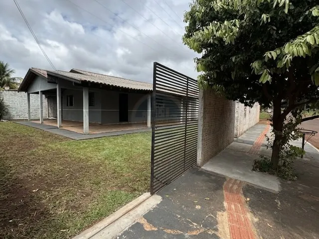 Imagem: A casa possui 2 Dormitórios, 1 Suíte, 2 Banheiros, 2