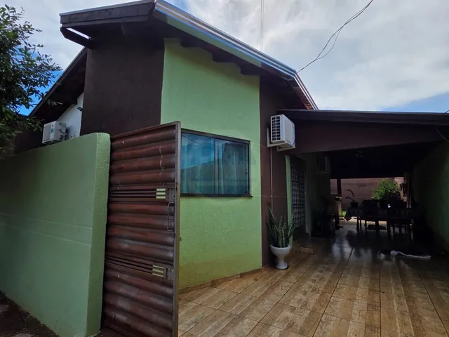 Imagem: A casa possui 3 Dormitórios, 1 Suíte, 3 Banheiros, 3