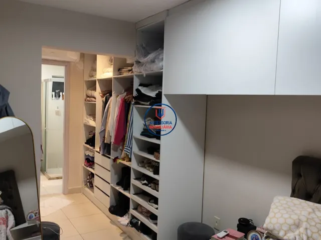 Imagem 11: Venda de casa triplex com 3 suítes e piso em porcelanato, localizado no Parque das