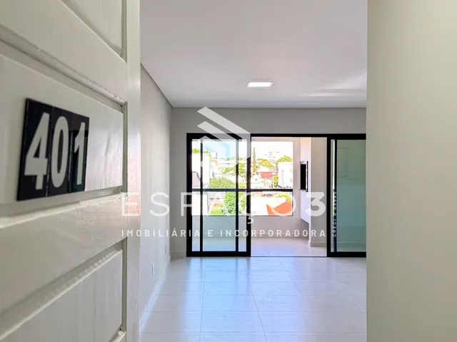 Imagem 2: Lindo Apartamento no Centro com 01 Suíte e 02 Quartos, Sacada com Churrasqueira