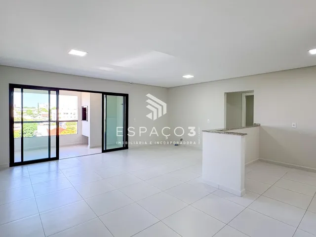 Imagem 3: Lindo Apartamento no Centro com 01 Suíte e 02 Quartos, Sacada com Churrasqueira