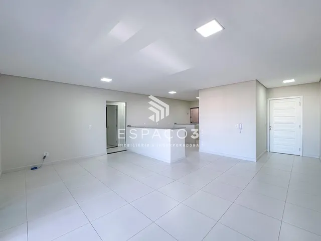 Imagem 4: Lindo Apartamento no Centro com 01 Suíte e 02 Quartos, Sacada com Churrasqueira