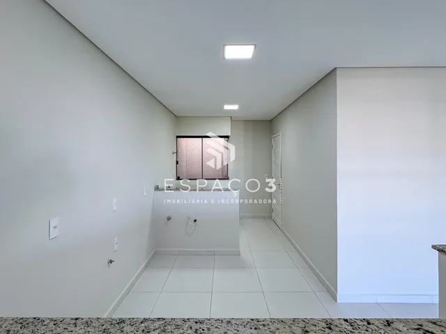 Imagem 6: Lindo Apartamento no Centro com 01 Suíte e 02 Quartos, Sacada com Churrasqueira