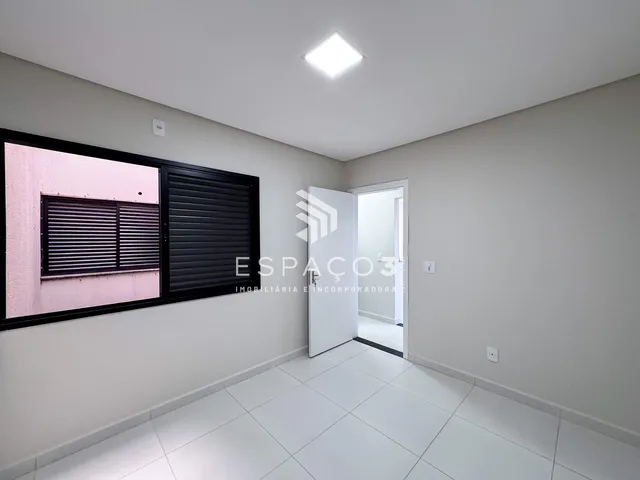 Imagem 15: Lindo Apartamento no Centro com 01 Suíte e 02 Quartos, Sacada com Churrasqueira