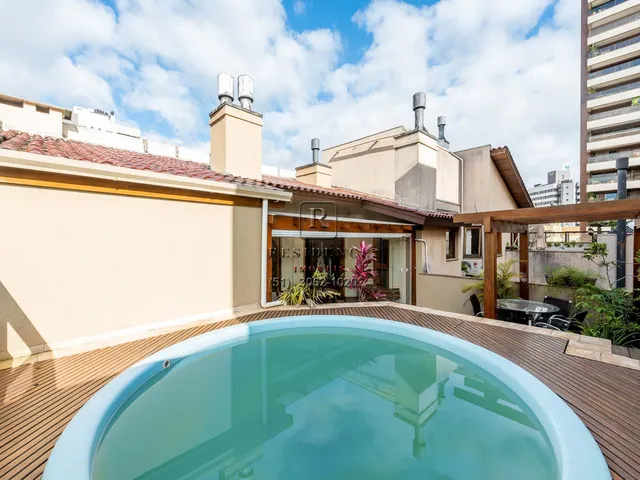 Imagem 3: Cobertura de Luxo no Petrópolis: 3 Quartos, 1 Suíte, Mobiliada com Piscina - Porto