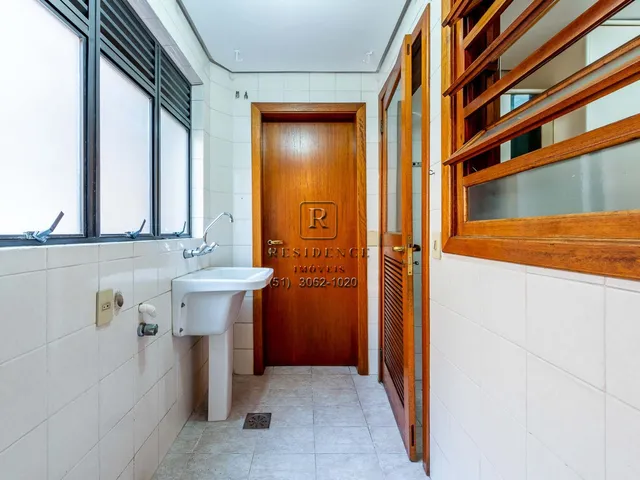 Imagem 12: Cobertura de Luxo no Petrópolis: 3 Quartos, 1 Suíte, Mobiliada com Piscina - Porto