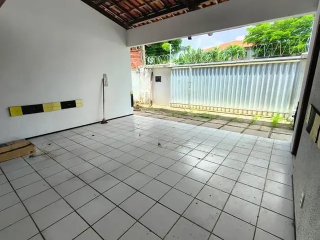 Imagem 1: Casa à Venda bairro Engenheiro Luciano Cavalcante c/ 5 Quartos e com acesso por
