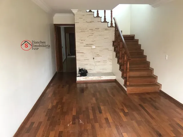 Imagem: A casa possui 3 Dormitórios, 1 Suíte, 3 Banheiros, 3
