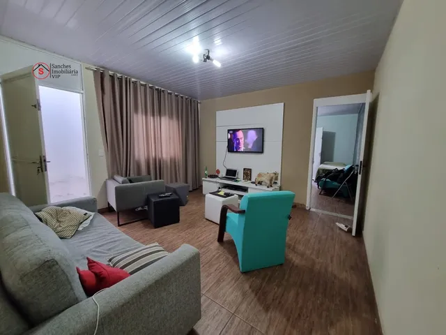 Imagem: A casa possui 4 Dormitórios, 1 Suíte, 1 Banheiro, 1 Vaga