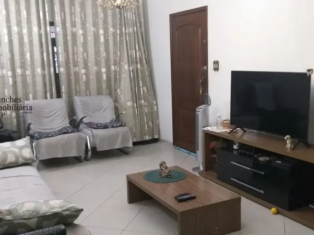 Imagem: A casa possui 3 Dormitórios, 1 Suíte, 4 Banheiros, 2