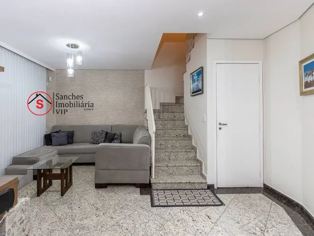 Imagem: Sobrado Residencial, rua tranquila, com