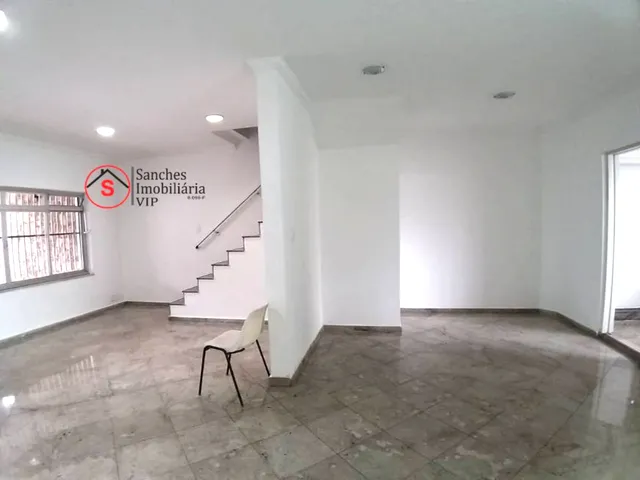 Imagem: A casa possui 5 Dormitórios, 4 Suítes, 5 Banheiros, 3