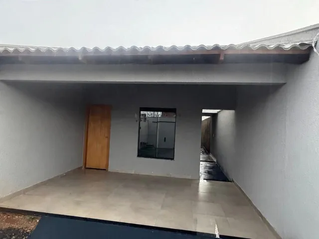 Imagem: A casa possui 3 Dormitórios, 1 Suíte, 2 Banheiros, 2 Vagas