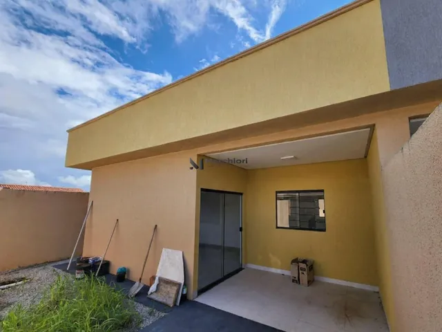 Imagem: A casa possui 4 Dormitórios, 1 Suíte, 2 Banheiros, 1 Vaga