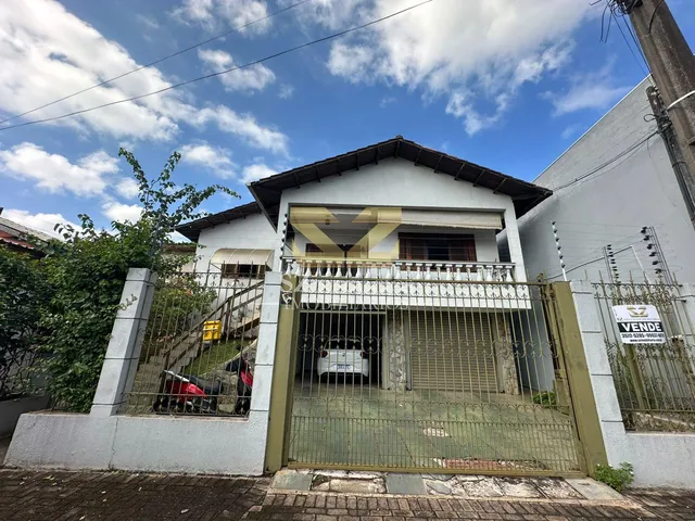 Imagem: SOBRADO À VENDA COM 04 DORMITÓRIOS - REGIÃO