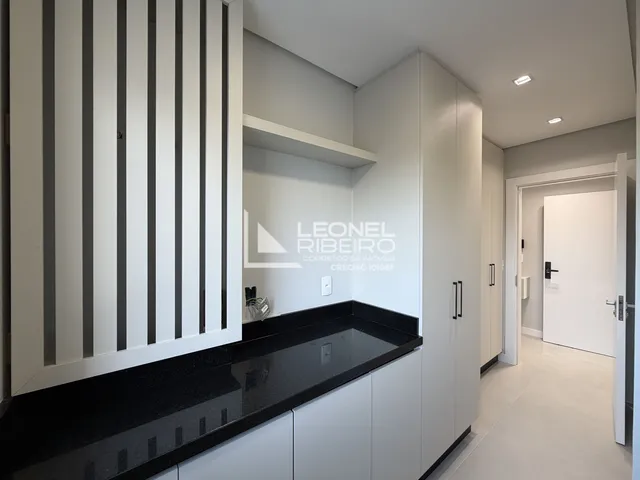 Imagem 7: Apartamento à venda com 3 dormitórios suítes, 195 m² no bairro das Capitais em
