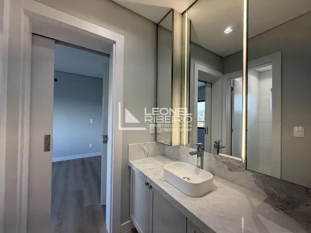 Imagem 9: Apartamento à venda com 3 dormitórios suítes, 195 m² no bairro das Capitais em