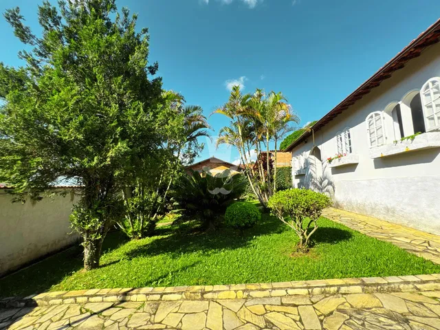 Imagem 2: Casa à venda no bairro Roman em Barbacena com 3 dormitórios sendo 1 suíte