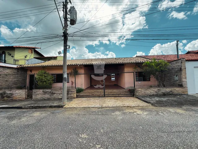 Imagem 2: Casa à venda com 5 dormitórios sendo 2 suítes em Barbacena no Santa Tereza I