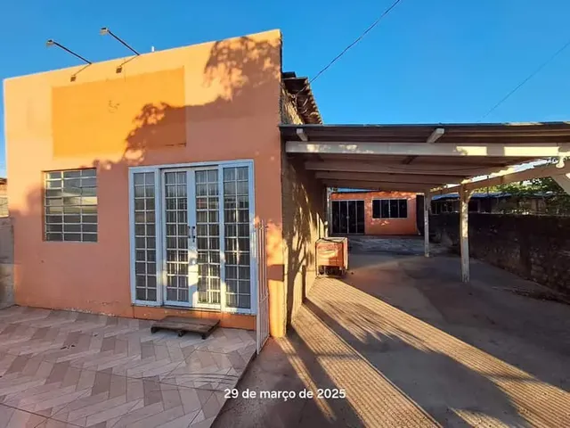 Imagem 2: Casa a venda com 2 dormitórios e sala comercial na frente