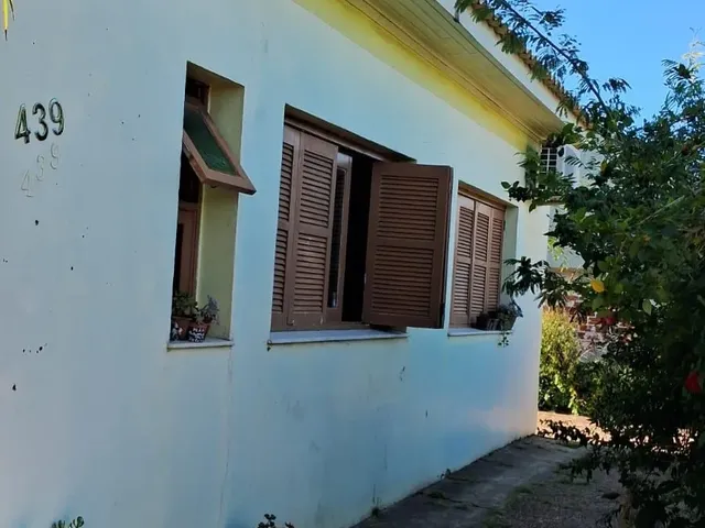 Imagem 6: Casa a Venda de Três Quartos com Garagem e Piscina