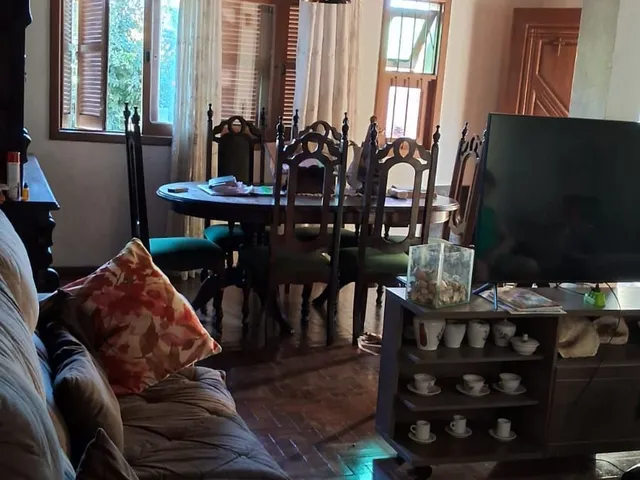 Imagem 8: Casa a Venda de Três Quartos com Garagem e Piscina