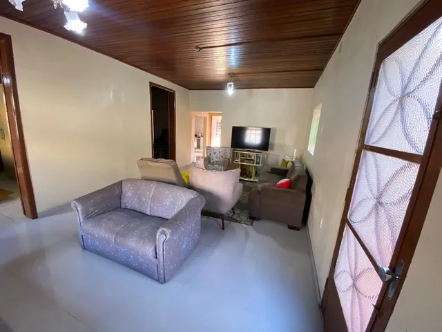 Imagem 3: Casa para Venda de 3 Quartos com Garagem e Piscina