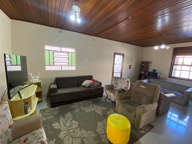 Imagem 9: Casa para Venda de 3 Quartos com Garagem e Piscina
