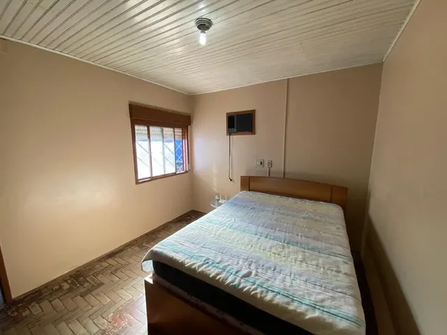 Imagem 2: Casa para Venda de 3 Quartos com Garagem e Piscina