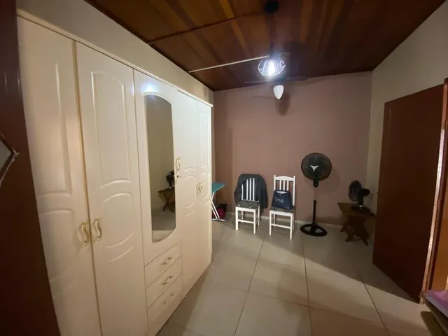 Imagem 7: Casa para Venda de 3 Quartos com Garagem e Piscina