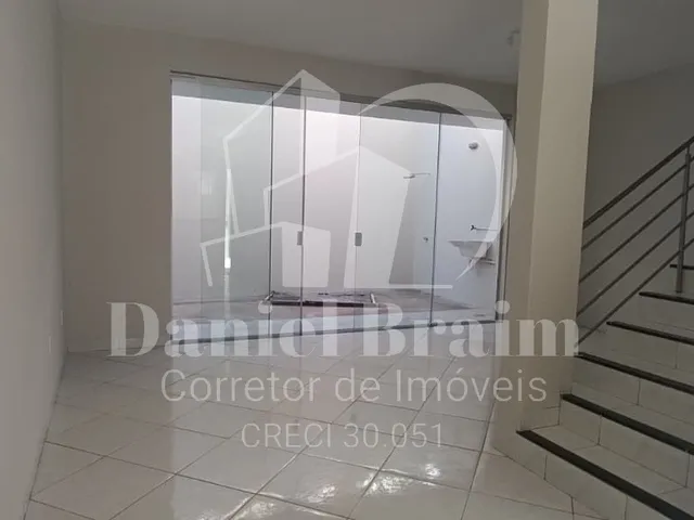 Imagem: A casa possui 3 Dormitórios, 1 Suíte, 2 Banheiros, 1 Vaga