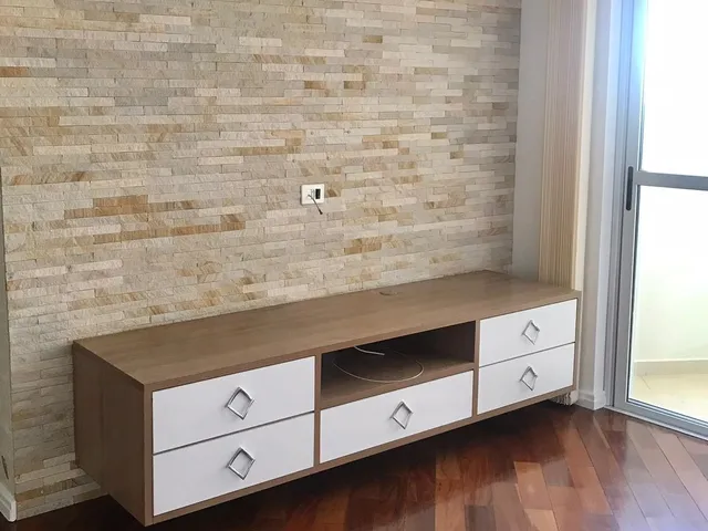 Imagem: O apartamento possui 5 Dormitórios, 1 Suíte, 2 Banheiros,