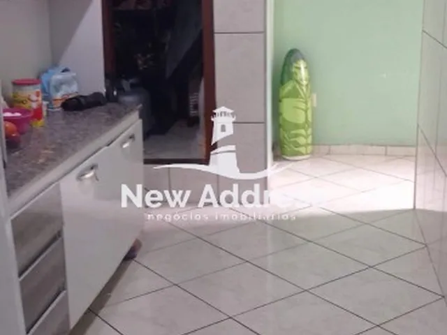 Imagem: A casa possui 3 Dormitórios, 1 Suíte, 2 Banheiros, 4